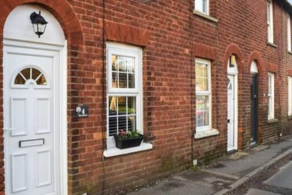 Beautiful Renovated Cottage In Mersham Ashford Kent Экстерьер фото